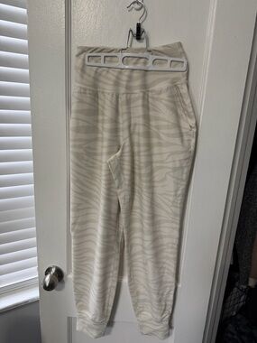 Old Navy Cream Zebra-Print High-Waist Joggers